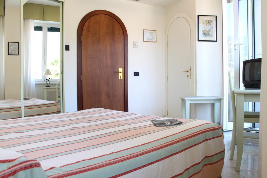 Hotel Elena Рекко Экстерьер фото