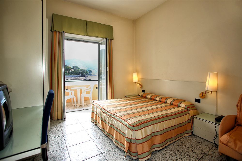 Hotel Elena Рекко Экстерьер фото
