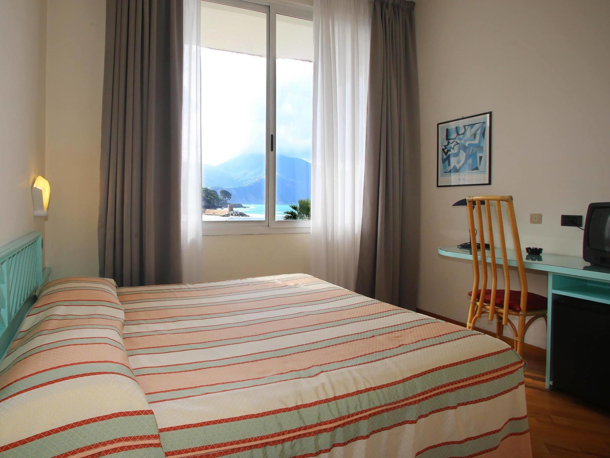 Hotel Elena Рекко Экстерьер фото